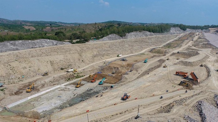 Pembangunan Bendungan Jragung di Semarang terus dikebut. Proyek ini ditargetkan selesai pada 2025 mendatang.