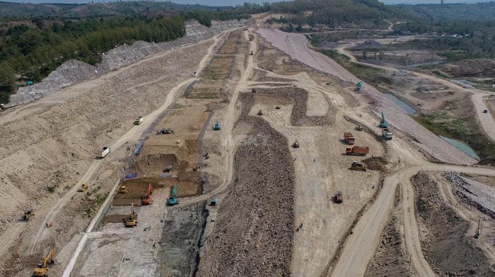 Mengintip Proyek Bendungan Jragung Dikebut Kelar 2025 Pembangunan Bendungan Jragung di Semarang terus dikebut. Proyek ini ditargetkan selesai pada 2025 mendatang.