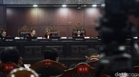 Putusan tersebut dibacakan dalam sidang MK dengan perkara 126/PUU-XXII/2024 di Gedung MK. Perkara tersebut menguji materiil Pasal 54D UU 10 Tahun 2016.