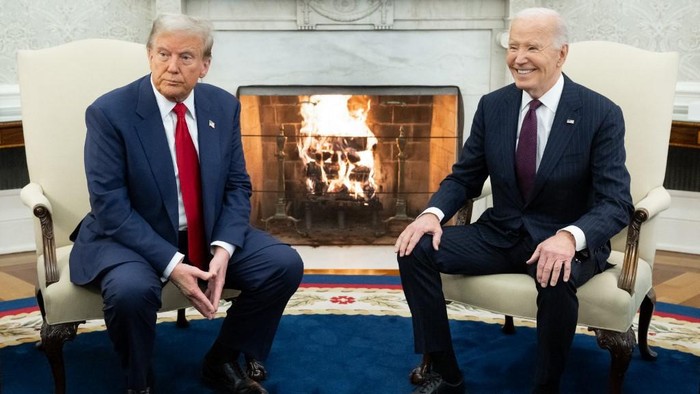 US President Joe Biden meets with US President-elect Donald Trump in the Oval Office of the White House in Washington, DC, on November 13, 2024. Trump thanked Biden for pledging a smooth transfer of power as the victorious Republican made a historic return visit to the White House on Wednesday. (Photo by SAUL LOEB / AFP)