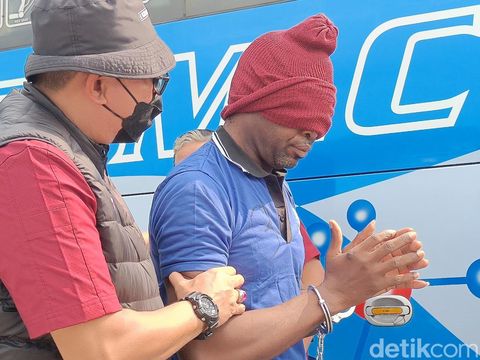 Napi WNA gembong narkoba dipindahkan ke Lapas Super Maximum Security Nusakambangan, Cilacap, Kamis (14/11/2024).