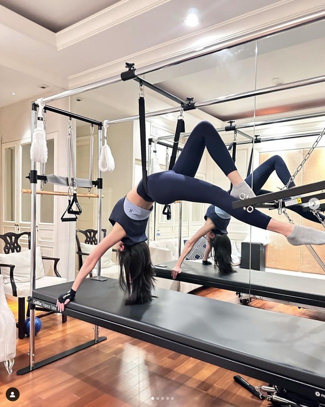 Nong Poy juga kerap mengunggah momen dirinya menjalani olahraga pilates untuk menjaga bentuk tubuhnya. Foto: Dok. Instagram poydtreechada