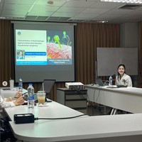 Transgender 38 tahun itu dalam kesehariannya bekerja sebagai ilmuwan sekaligus presiden direktur di perusahaannya BIOMT (Bio Pharma Tech Co., Ltd. dan Bio Pharma Pacific Co., Ltd.). BIOMT memproduksi vitamin dan suplemen diet dengan standar GMP menggunakan molekuler teknologi dan laboratorium lanjutan.  Foto: Dok. Instagram poydtreechada