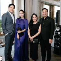 Setahun menyandang status sebagai istri, Nong Poy menjalani kehidupan bak sosialita. Pada akun media sosialnya, pemenang kontes kecantikan transgender Miss International Queen 2004 itu kerap memperlihatkan momen dirinya menghadiri event high end seperti peluncuran produk terbaru Dolce & Gabbana dan BMW. Foto: Dok. Instagram poydtreechada