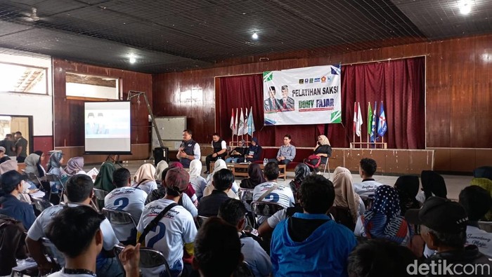 Pelatihan saksi paslon Dony-Fajar di Kecamatan Rancakalong.
