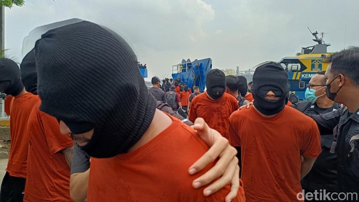 Pemidahan napi gembong narkoba hingga love scamming ke Lapas Nusakambangan, Kamis (14/11/2024).