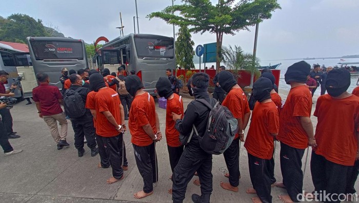 Pemidahan napi gembong narkoba hingga love scamming ke Lapas Nusakambangan, Kamis (14/11/2024).