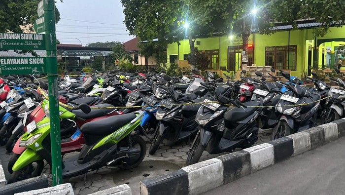 Penampakan puluhan motor yang diamankan di rumah kosong di Kasihan, Bantul, Rabu (13/11/2024).