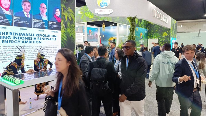 Pengunjung COP 29 Banyak yang Berkunjung ke paviiun Indonesia Pengunjung COP 29 Banyak yang Berkunjung ke paviiun Indonesia