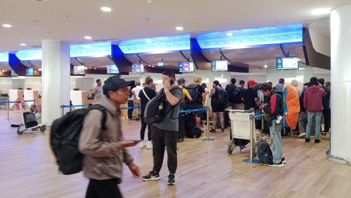 Penumpang di Bandara Lombok, Nusa Tenggara Barat (NTB), Rabu (13/11/2024) (ANTARA/Akhyar Rosidi)