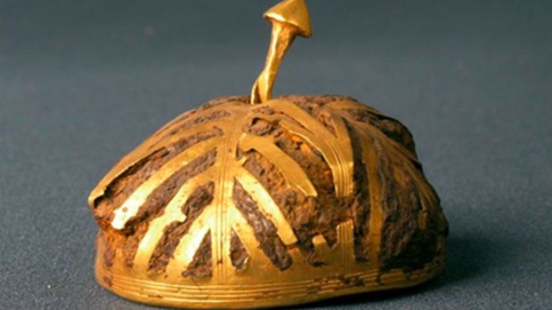 Penggalian arkeologi menemukan gelang dan gagang pedang di antara harta karun berusia 3.000 tahun. Setelah dianalisis lebih lanjut, benda-benda ini ternyata ditempa dari besi meteorit.