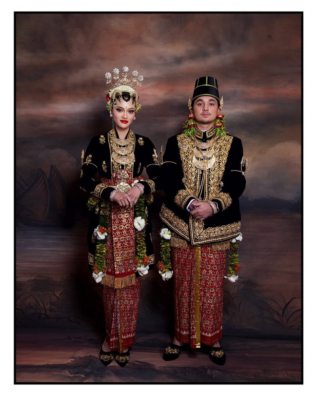 Setelah menggelar pesta selama tiga hari di Malaysia, wanita 29 tahun juga mengadakan pernikahan di tanah kelahiran ibunya. Beberapa waktu lalu Tengku Natasya dan Tengku Muhammad Iskandar menjalani Upacara Panggih Kemuncak di Yogyakarta. Foto: Instagram @movawahyu