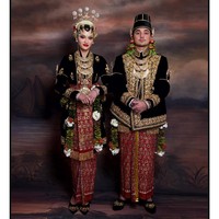 Setelah menggelar pesta selama tiga hari di Malaysia, wanita 29 tahun juga mengadakan pernikahan di tanah kelahiran ibunya. Beberapa waktu lalu Tengku Natasya dan Tengku Muhammad Iskandar menjalani Upacara Panggih Kemuncak di Yogyakarta. Foto: Instagram @movawahyu