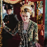 Tengku Natasya Adnan telah resmi dipersunting Pangeran Pahang dari Malaysia, Tengku Muhammad Iskandar pada Kamis, (24/10/2024) di Malaysia. Wanita berdarah Indonesia itu pun melangsungkan berbagai prosesi pernikahan dengan adat Jawa dan Melayu.Foto: Instagram @uyauyii_kittibun