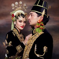 Dalam prosesi yang diadakan di Royal Ambarrukmo Yogyakarta Hotel tersebut, Tengku Natasya mengenakan kebaya pengantin dari Listiani Sintawati.  Foto: Instagram @movawahyu