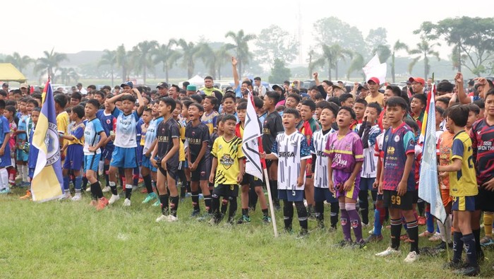 Peserta kompetisi sepak bola usia dini di Jawa Barat