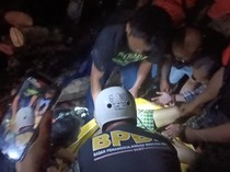 Warung Lalapan di Gianyar Tertimpa Pohon Tumbang, 1 Tewas-3 Luka-luka