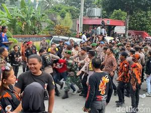 Video: Debat Pilbup Banjarnegara Diwarnai Saling Dorong hingga Adu Jotos