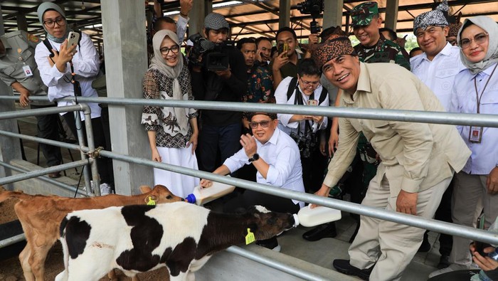 pj gubernur jatim adhy karyono dan mentan amran sulaiman