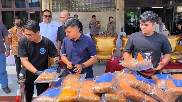 Polres Cilegon musnahkan 54,7 kg ganja hasil pengungkapan kasus pengedar narkoba jaringan Sumatera
