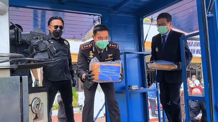 Polres Cilegon musnahkan 54,7 kg ganja hasil pengungkapan kasus pengedar narkoba jaringan Sumatera