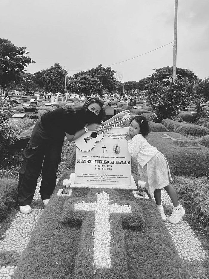 Potret Gewa Putri Mutia Ayu dan Glenn Fredly