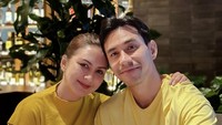Lagi-lagi pria berusia 39 tahun itu menghabiskan malam minggunya dengan istri tercinta. Kali ini pasangan tersebut makan di restoran Casa Cuomo by Salvatore Cuomo dengan menikmati berbagai macam hidangan Italia. Foto: Instagram @darius_sinathrya