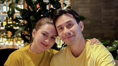 Potret Manis Darius Sinathrya Saat Makan Bareng Istri dan Anak