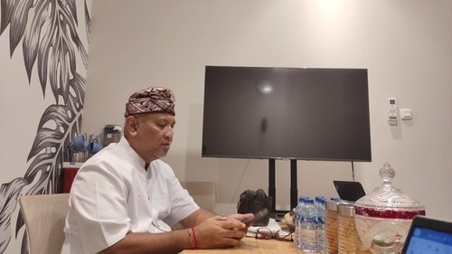 Presiden Direktur PT BIBU Panji Sakti, Erwanto Sad Adiatmoko Hariwibowo, berkunjung ke kantor detikBali, Denpasar, Kamis (14/11/2024). (Sui Suadnyana/detikBali)