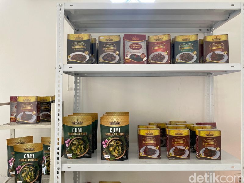 Rendang Oma Keenan, sosok pensiunan yang sukses menjual rendang sampai masuk pasar ekspor Selandia Baru.