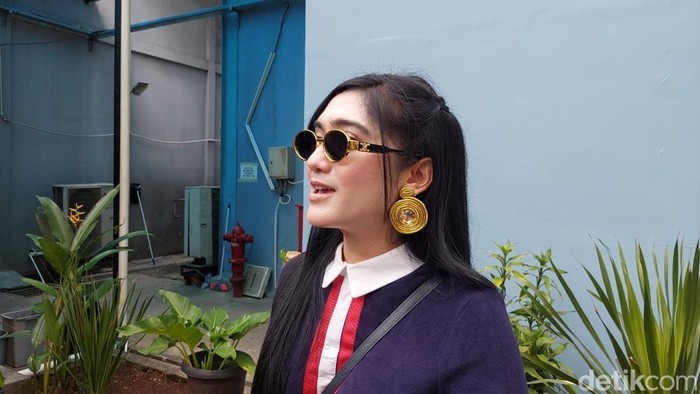 revi mariska dan moa