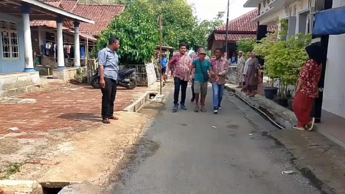 Rosid, pengayuh becak di Jalan Ahmad Yani, Kota Bandung