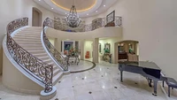 Rumah bergaya Italia ini memiliki fasilitas yang lengkap yakni enam kamar tidur dan tujuh kamar mandi. Foto: Luxury Homes of Las Vegas via New York Post