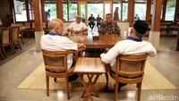 Plh Presiden PKS, Ahmad Heryawan (Aher) mengatakan pada Pilkada Jakarta hingga Pilpres mantan Presiden PKS Ahmad Syaikhu sudah mendukung Anies Baswedan. Ia menyebut momen kali ini untuk meminta dukungan moral dari Anies ke pasangan nomor urut 3 di Pilkada Jabar. 