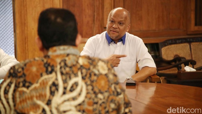 Santai! Begini Suasana Pertemuan Anies Baswedan dan Syaikhu-Ilham Habibie Calon gubernur dan wakil gubernur Jawa Barat, Ahmad Syaikhu dan Ilham Habibie, bertemu dengan mantan gubernur DKI Jakarta Anies Baswedan. Begini suasananya.