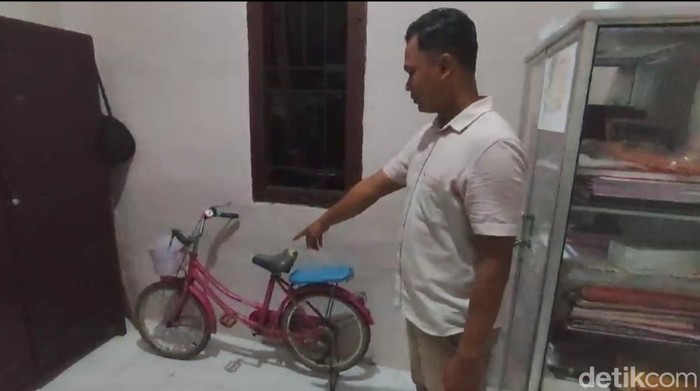 Sepeda angin pink, teman perjalanan NCA bocah MI yang tewas di kebun kosong.