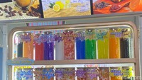 Buat yang ingin berbisnis minuman, seperti boba atau es jelly, gerai ini patut dikunjungi. Mereka menawarkan aneka jelly warna-warni dengan berbagai bentuk. Foto: detikFood/Yenny Mustika Sari