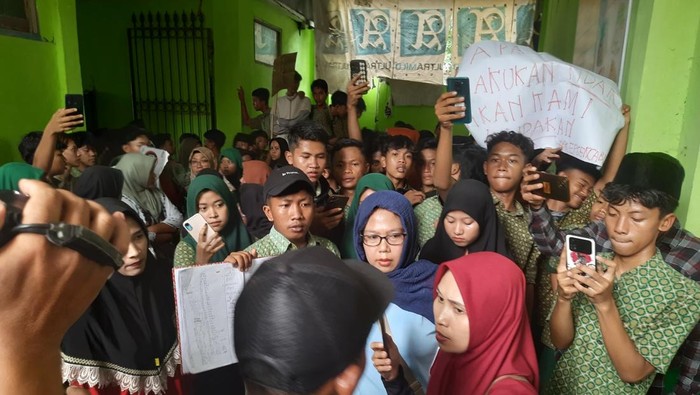 Siswa dan wali murid MA di Jombang demo gegara kepsek dan ketua yayasan kerap cabul dan lakukan kekerasan