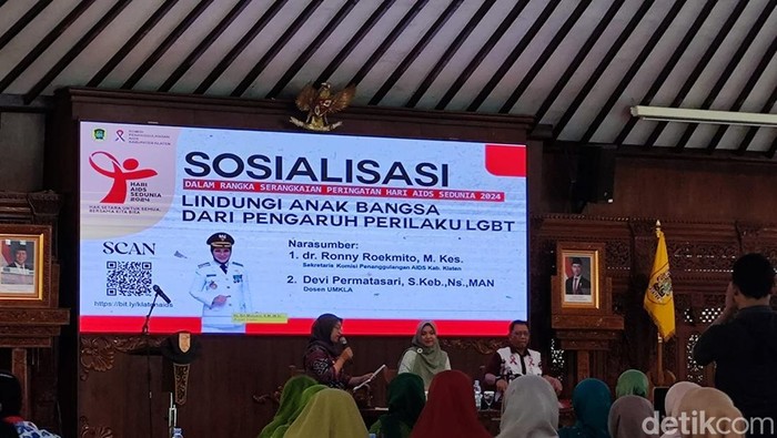 Suasana acara sosialisasi perlindungan anak dari HIV, AIDS, dan LGBT di pendopo Pemkab Klaten, Kamis (14/11/2024).