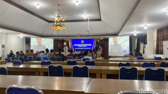 Suasana sidang kode etik penyelenggara Pemilu DKPP RI Provinsi Jateng, di Kantor KPU Jateng di Kecamatan Gajahmungkur, Kota Semarang, Kamis (14/11/2024).
