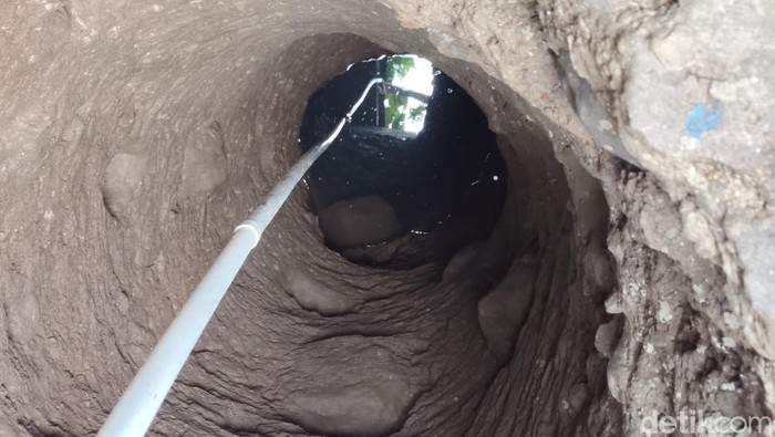 Sumur buatan warga yang jadi pintu masuk terowongan misterius