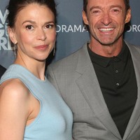 Beberapa sumber menyebutkan bahwa Sutton dan Hugh kini telah resmi menjalin hubungan asmara dan ingin menjalani hidup bersama. Foto: Getty Images/Bruce Glikas