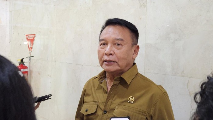 Anggota Komisi I DPR F-PDIP, TB Hasanuddin, di kompleks parlemen, Senayan, Jakarta, Kamis (14/11/2024).