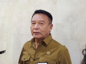 TB Hasanuddin Minta Seskab Teddy Mundur dari TNI, Ungkit Penjelasan Istana