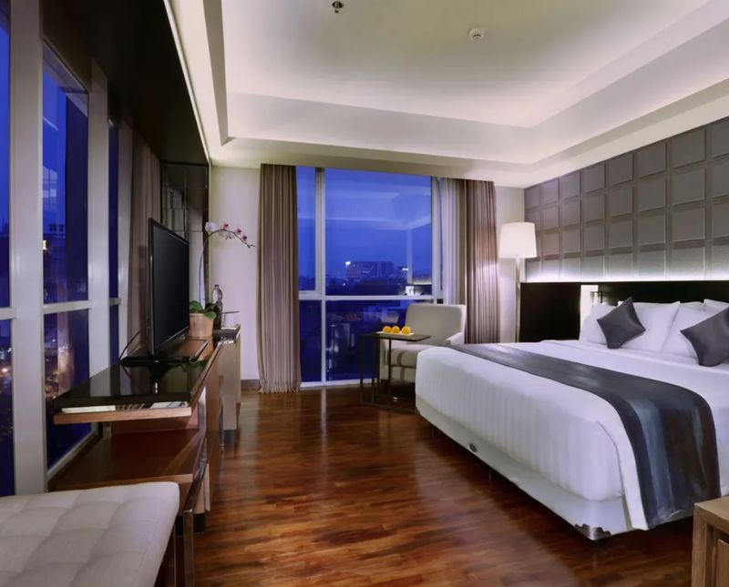 Tempat staycation di Bandung dengan view city light terbaik.