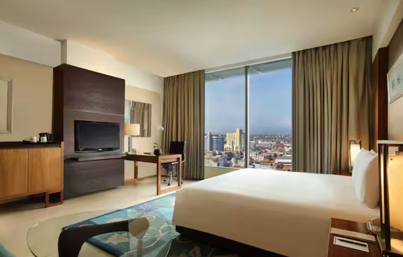 Tempat staycation di Bandung dengan view city light terbaik.