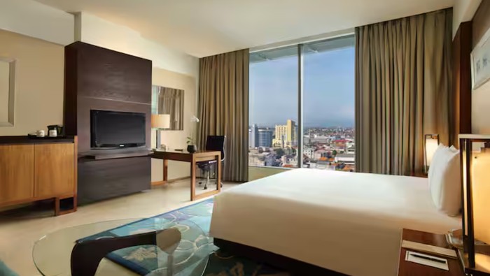 Tempat staycation di Bandung dengan view city light terbaik.
