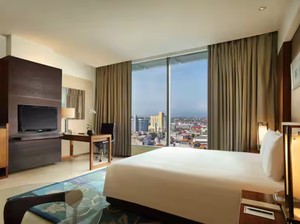 8 Tempat Staycation di Bandung dengan View City Light Terbaik