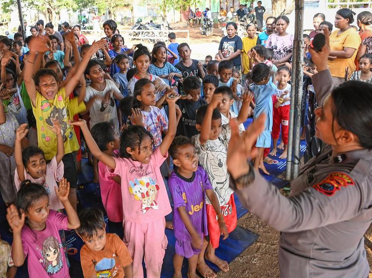 Trauma Healing untuk Anak-anak Pengungsi Erupsi Gunung Lewotobi Laki-laki