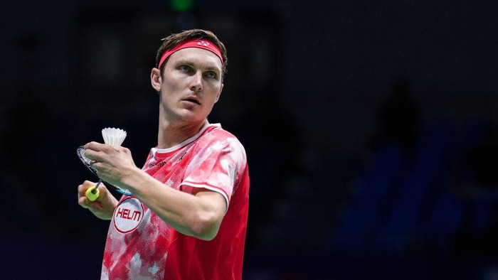 CHANGZHOU, CHINA - SEPTEMBER 18: Viktor Axelsen of Denmark reacts in the Mens Singles First Round match against Lei Lan Xi of China during day two of the China Open 2024 at Changzhou Olympic Sports Center on September 18, 2024 in Changzhou, China. (Photo by Shi Tang/Getty Images)